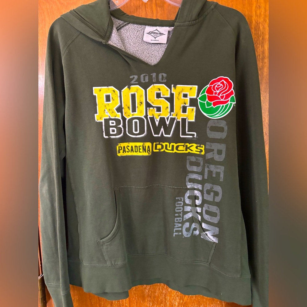2010 Oregon Ducks Rosebowl Pasadena sweatshirt, women’s size L, new never worn